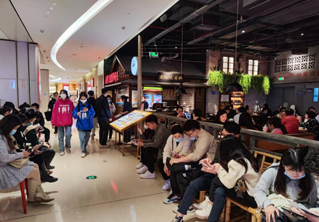 強(qiáng)制掃碼點(diǎn)餐違法！上海要求手機(jī)點(diǎn)餐餐廳備紙質(zhì)菜單